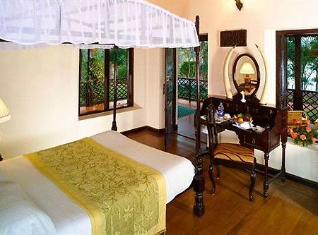 Ktdc Lake Palace Thekkady Kumily Bagian luar foto